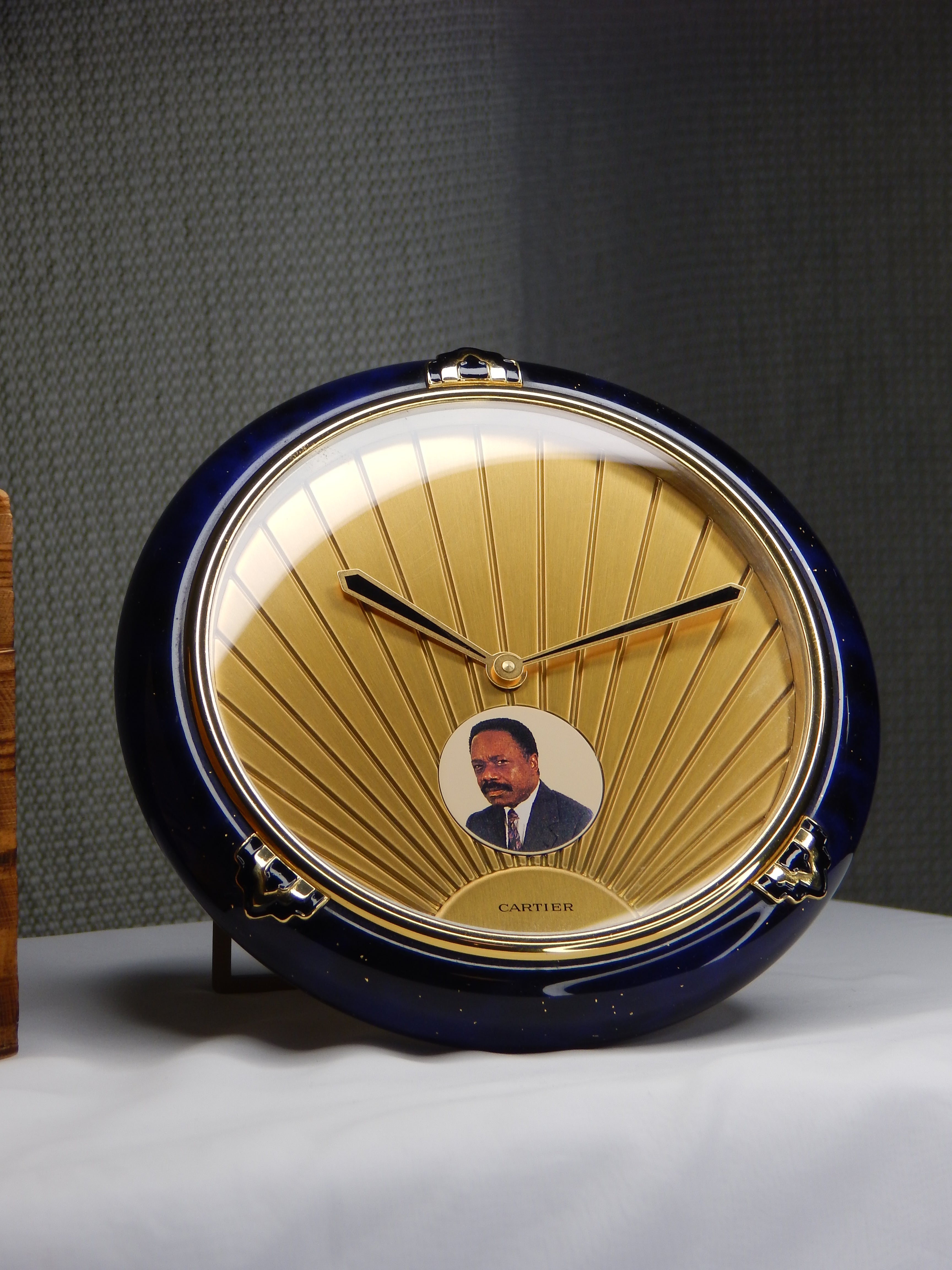 Cartier コンパスデザイン 置物 Cartier Lapis Lazuli table clock with a portrait of Omar Bongo