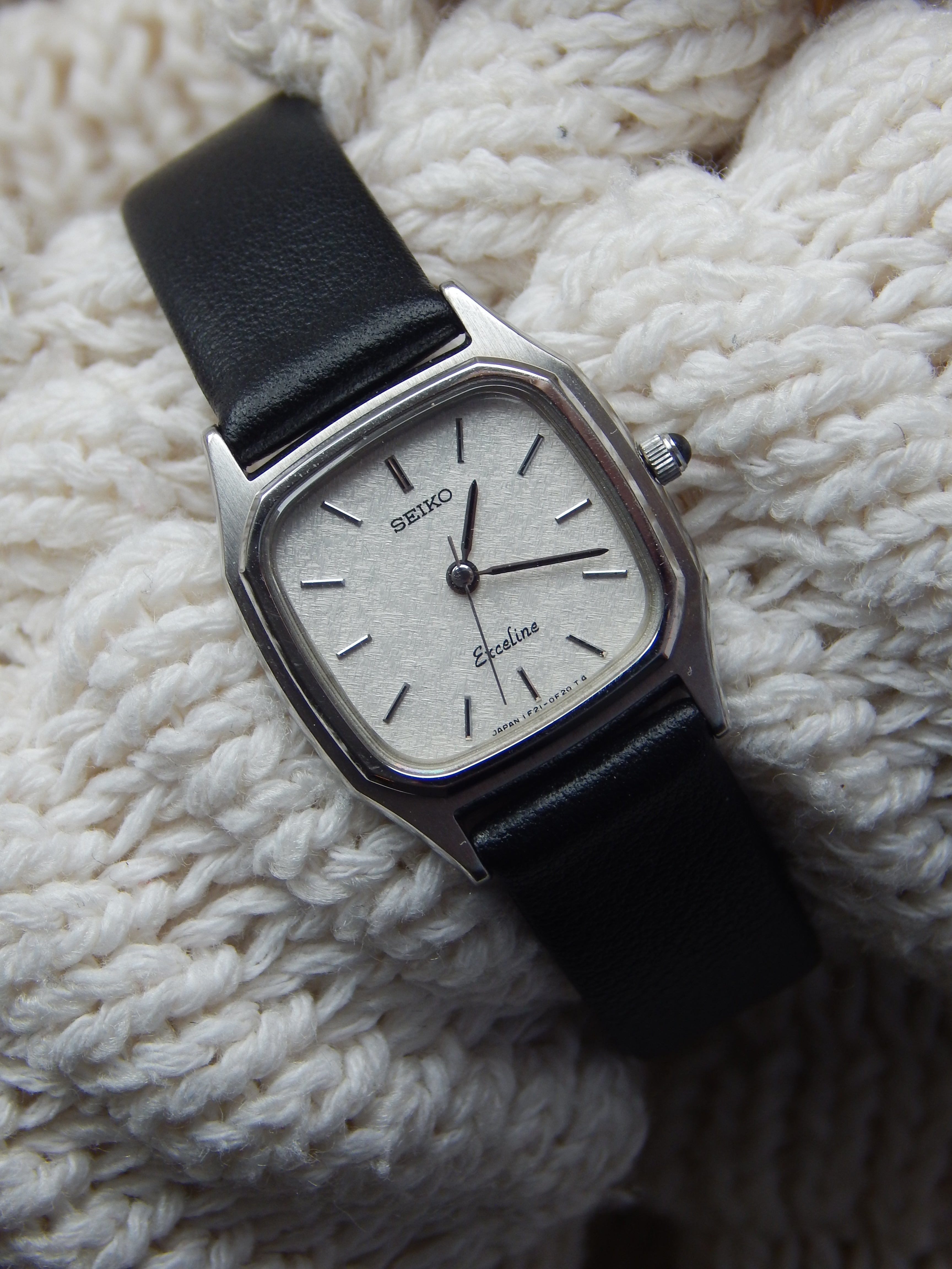 Seiko 1F21-5B10 Snowflake dial