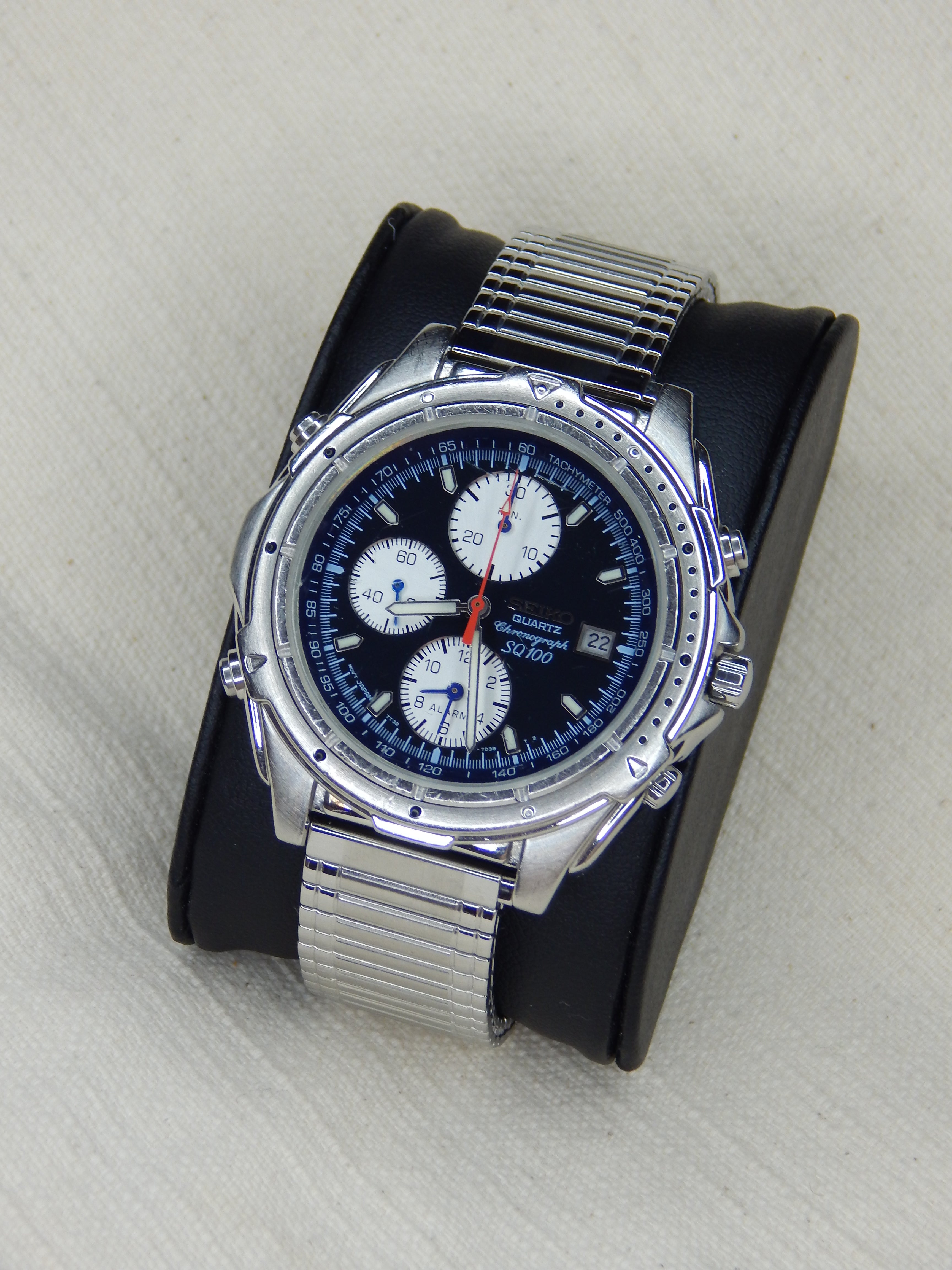 Seiko SQ 100 Quartz chronograph – Renové by Tuloki