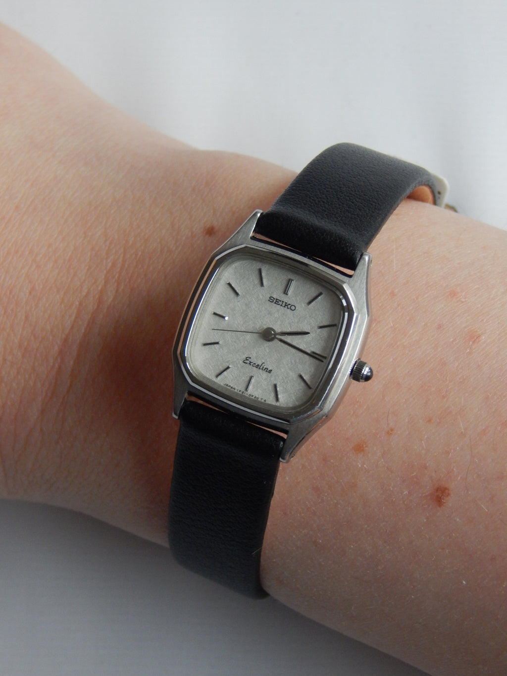 Seiko 1F21-5B10 Snowflake dial