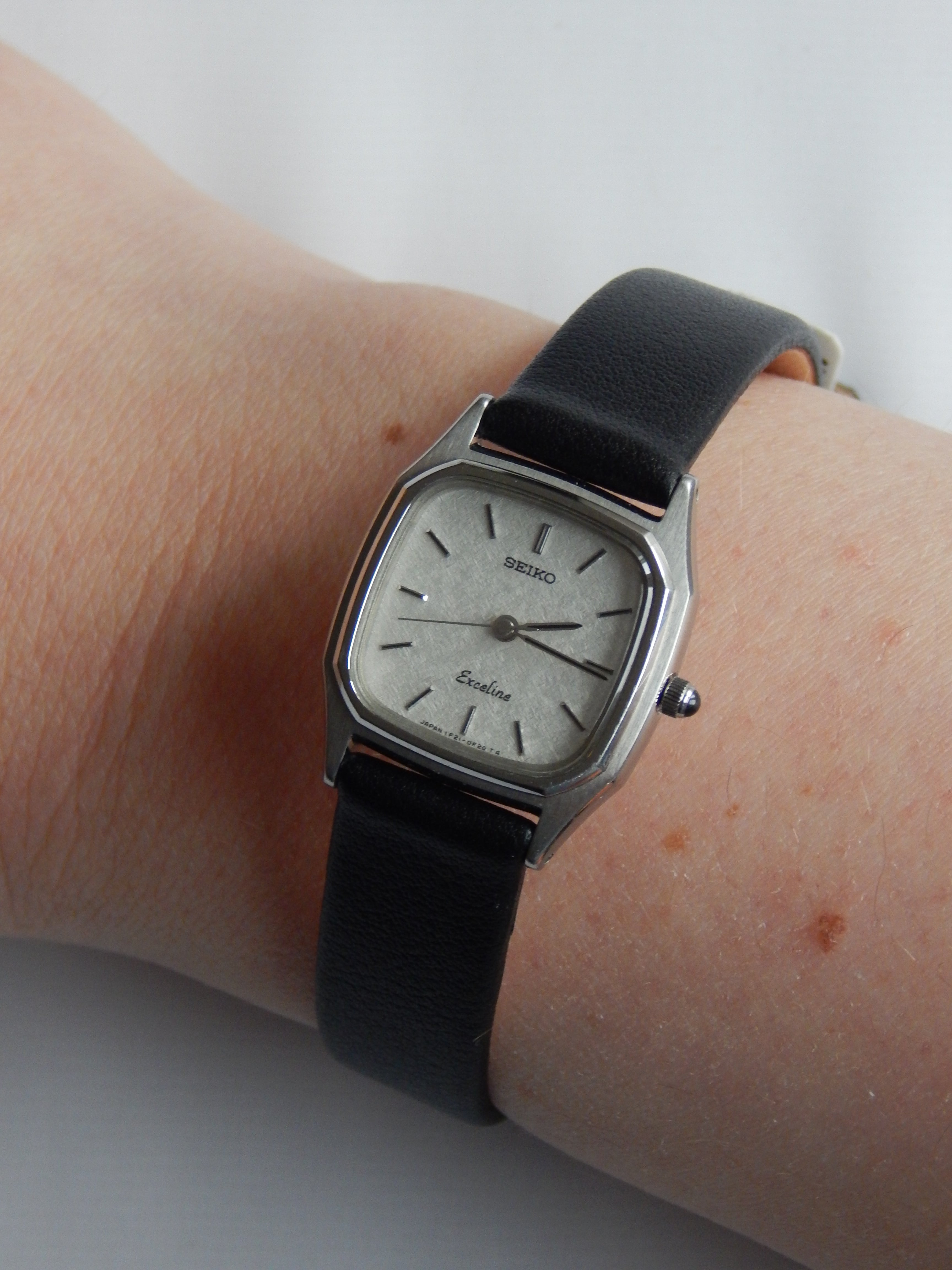 Seiko 1F21-5B10 Snowflake dial