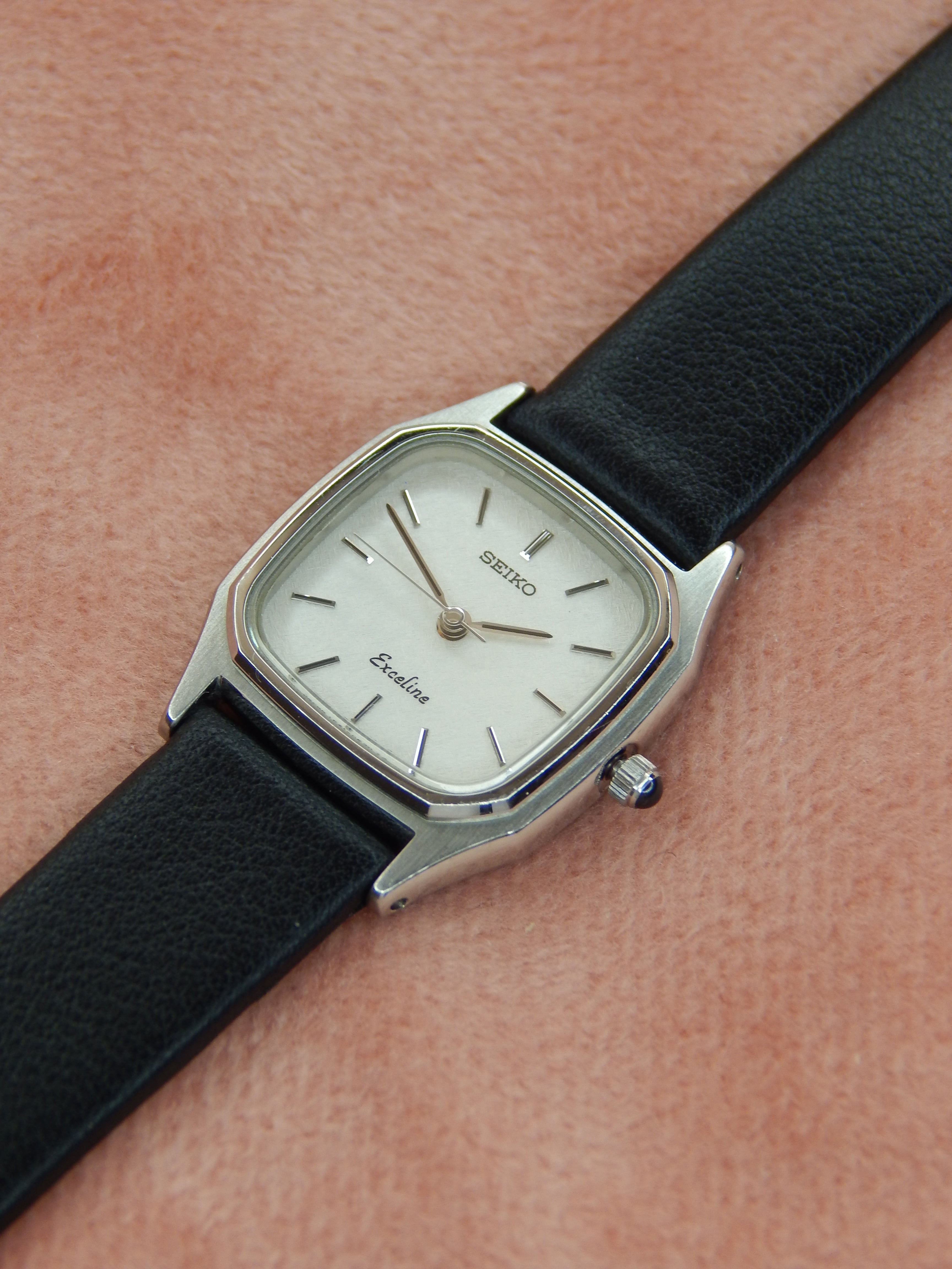 Seiko 1F21-5B10 Snowflake dial