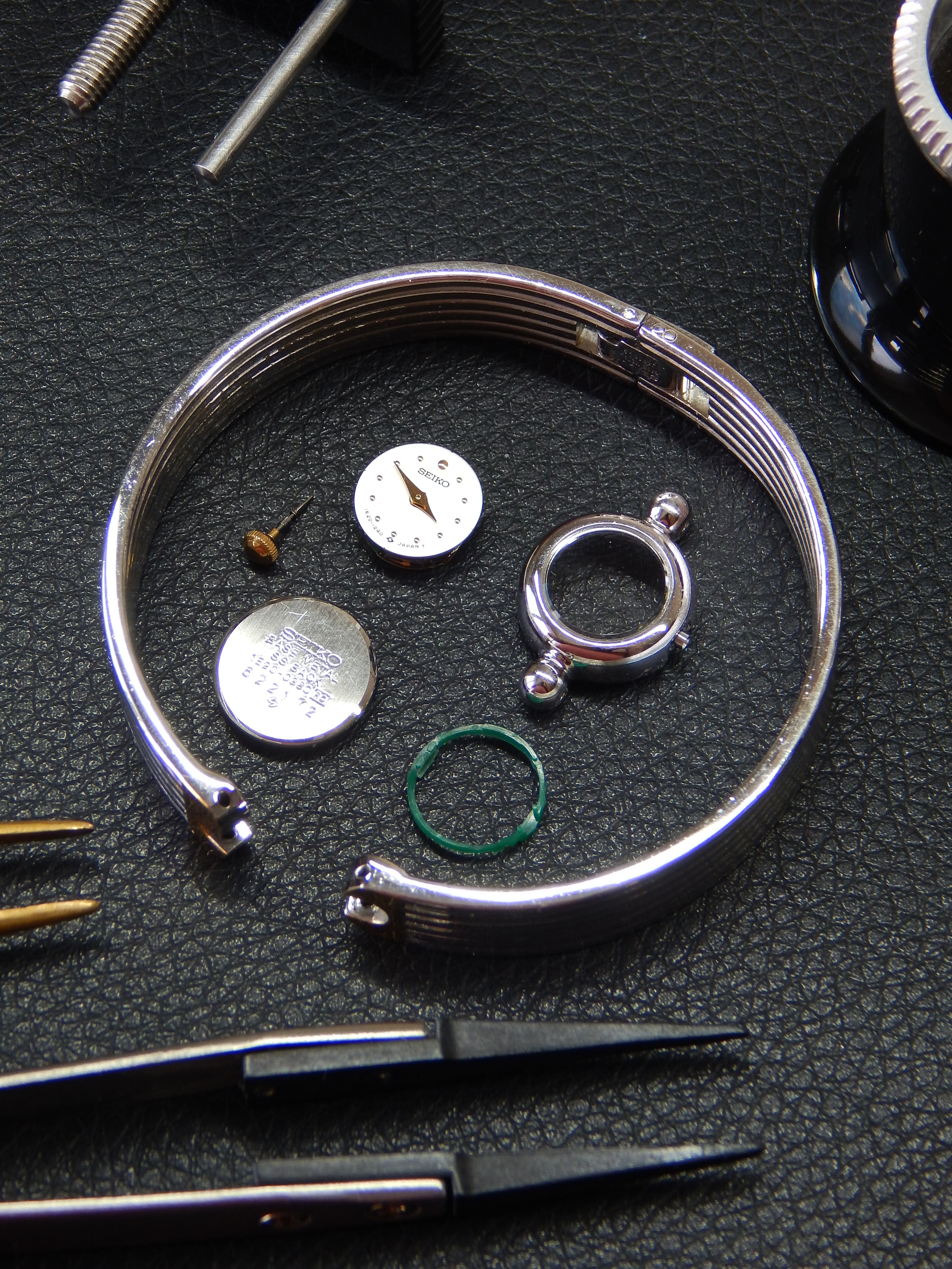 Seiko vintage bracelet watch 1E20-0380 made in february 1996