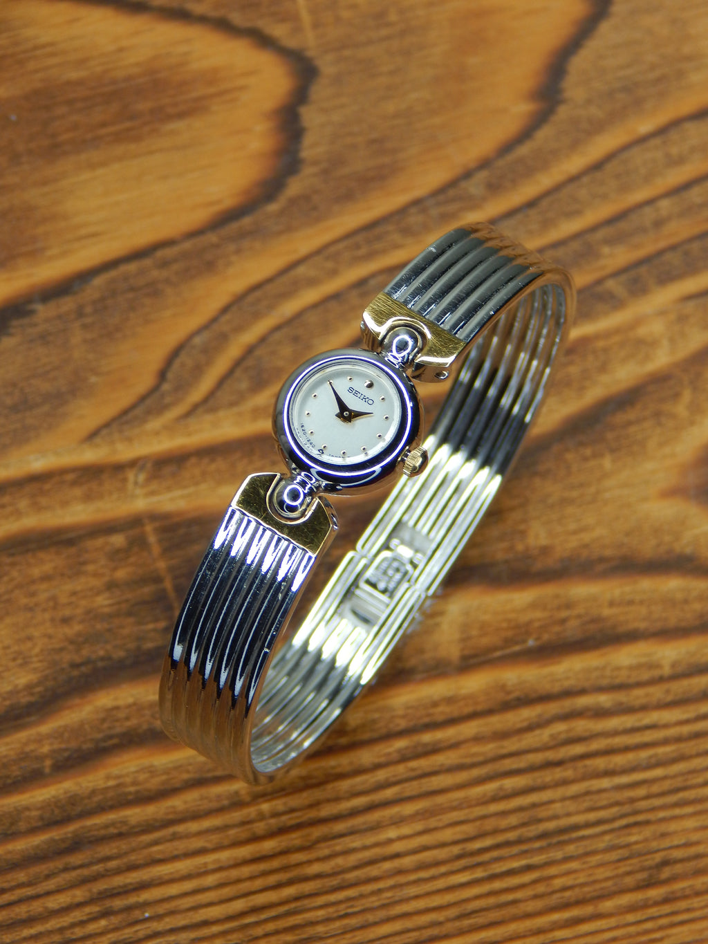 Seiko vintage bracelet watch 1E20-0380 made in february 1996