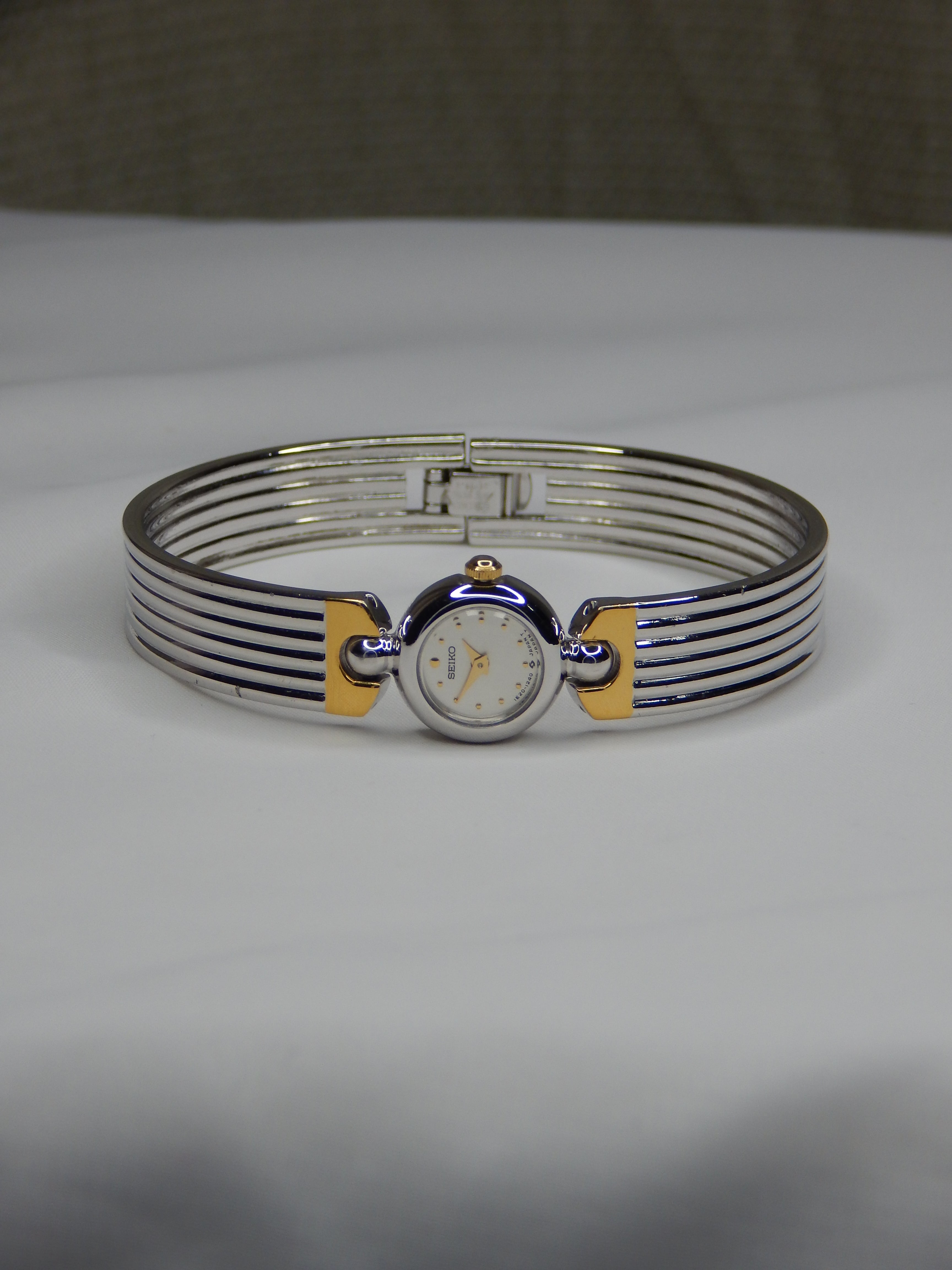 Seiko vintage bracelet watch 1E20-0380 made in february 1996