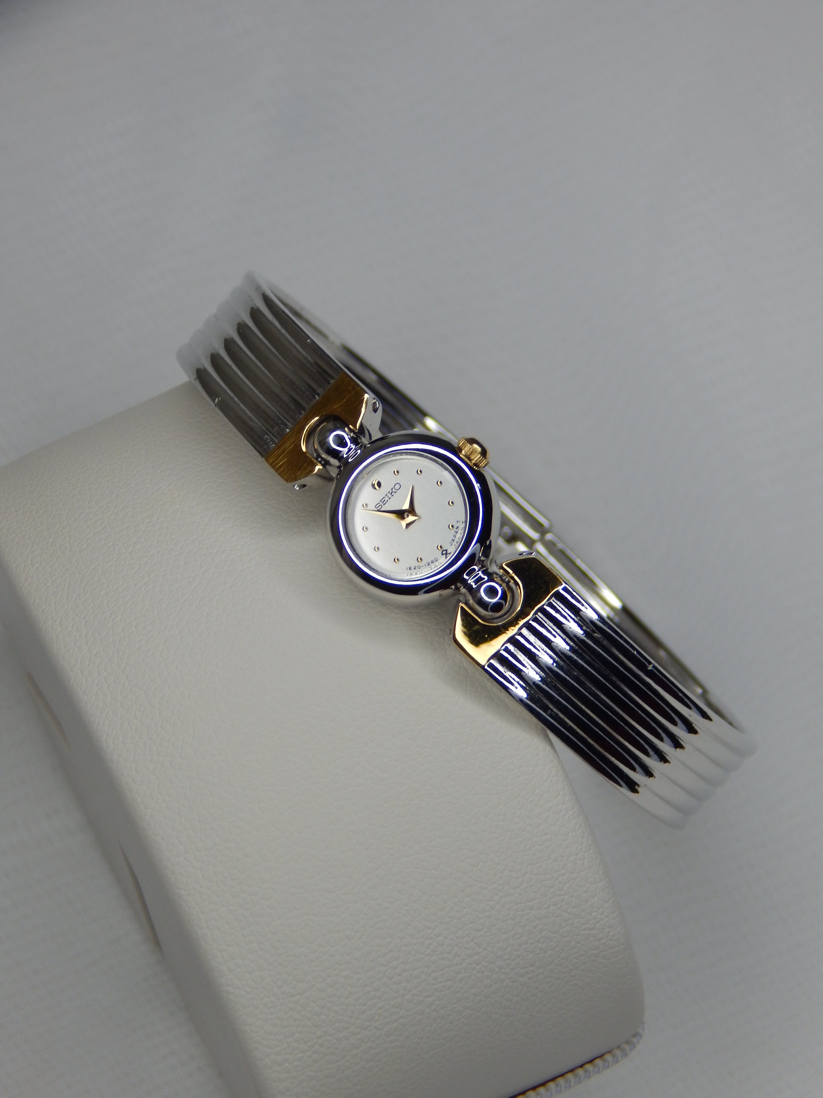 Seiko vintage bracelet watch 1E20-0380 made in february 1996